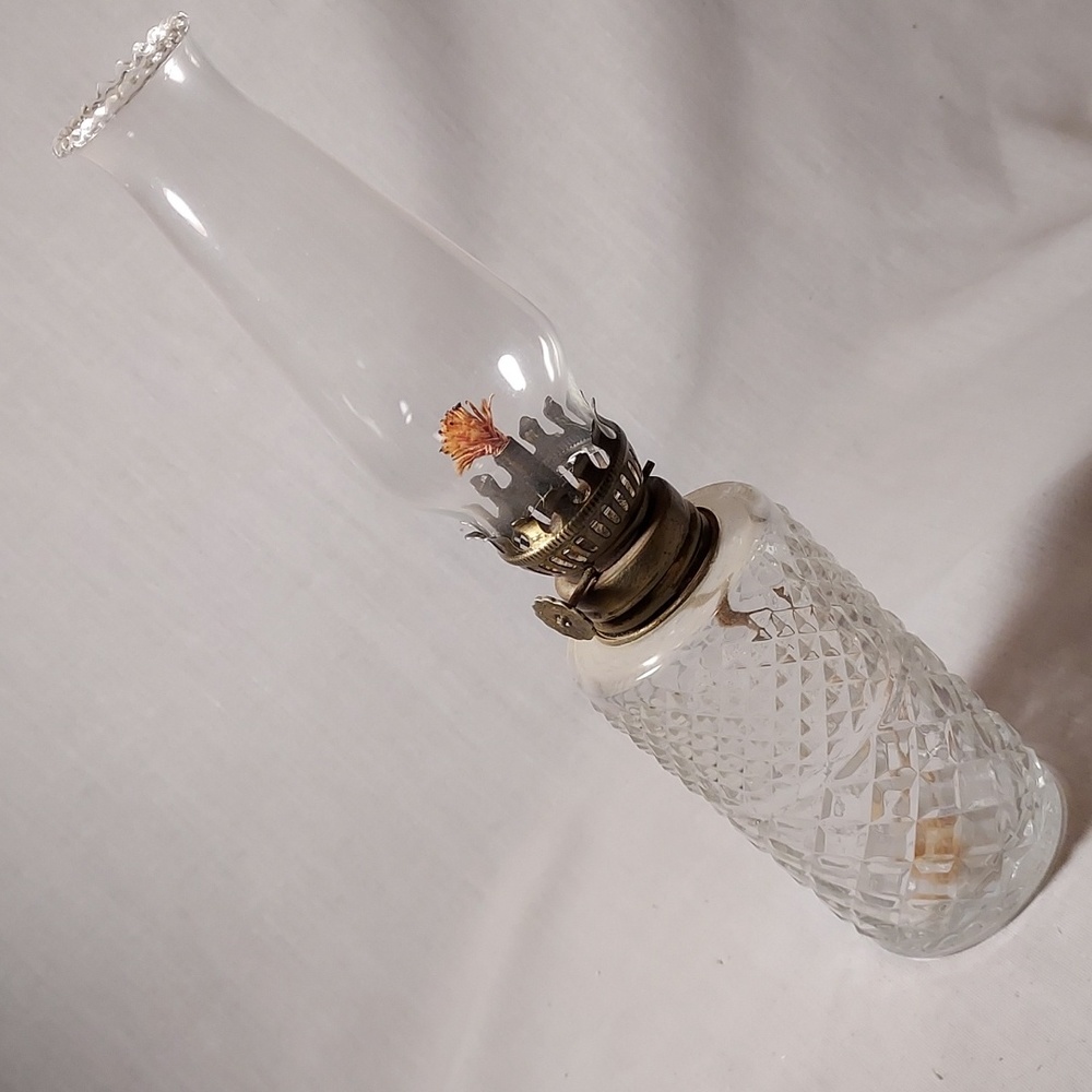 Vintage 1980 Lamplight Farms Kerosene Oil Lantern Made in Austria Wexford Design